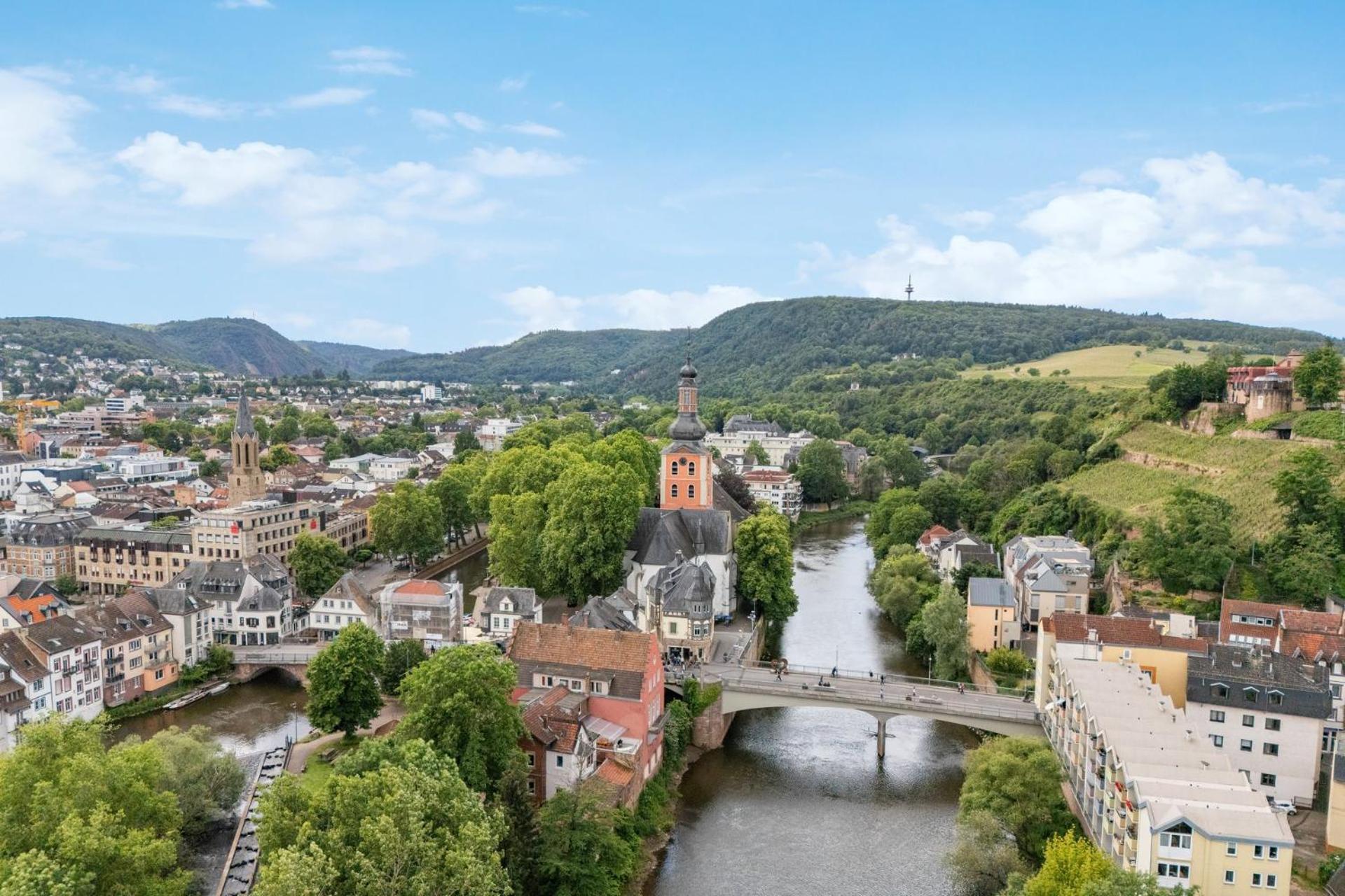 Altstadt Apartment Am Wasser Mit Parkplatz Und Grossem Garten バート・クロイツナハ エクステリア 写真
