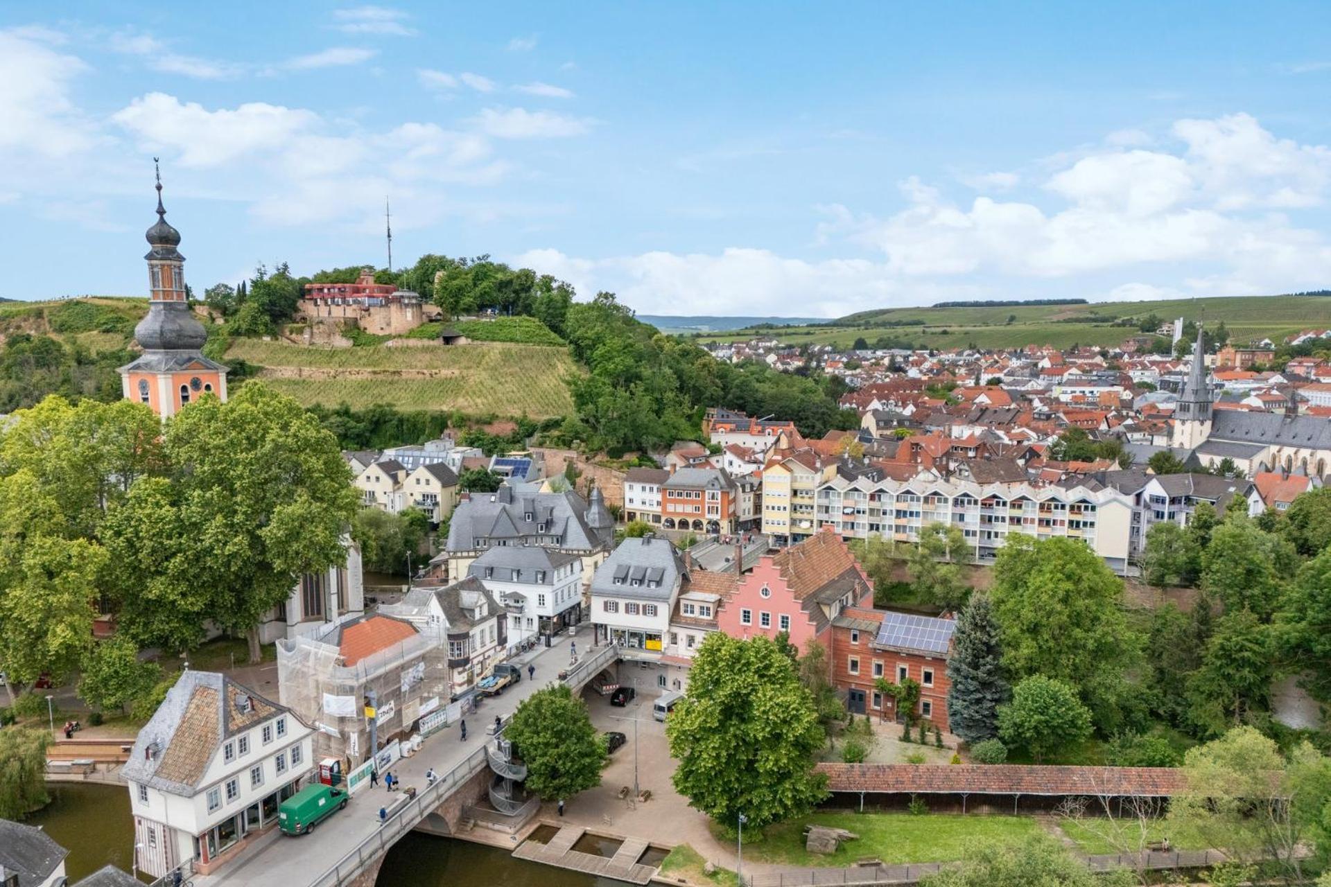 Altstadt Apartment Am Wasser Mit Parkplatz Und Grossem Garten バート・クロイツナハ エクステリア 写真