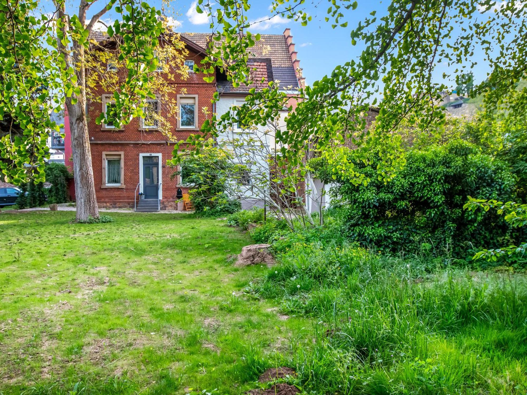 Altstadt Apartment Am Wasser Mit Parkplatz Und Grossem Garten バート・クロイツナハ エクステリア 写真
